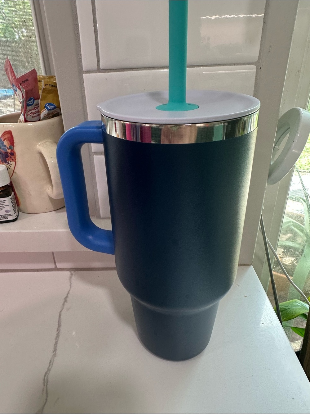 Hydro Flask Navy Blue Travel Mug with Blue Handle 32oz - Picture 2 of 3